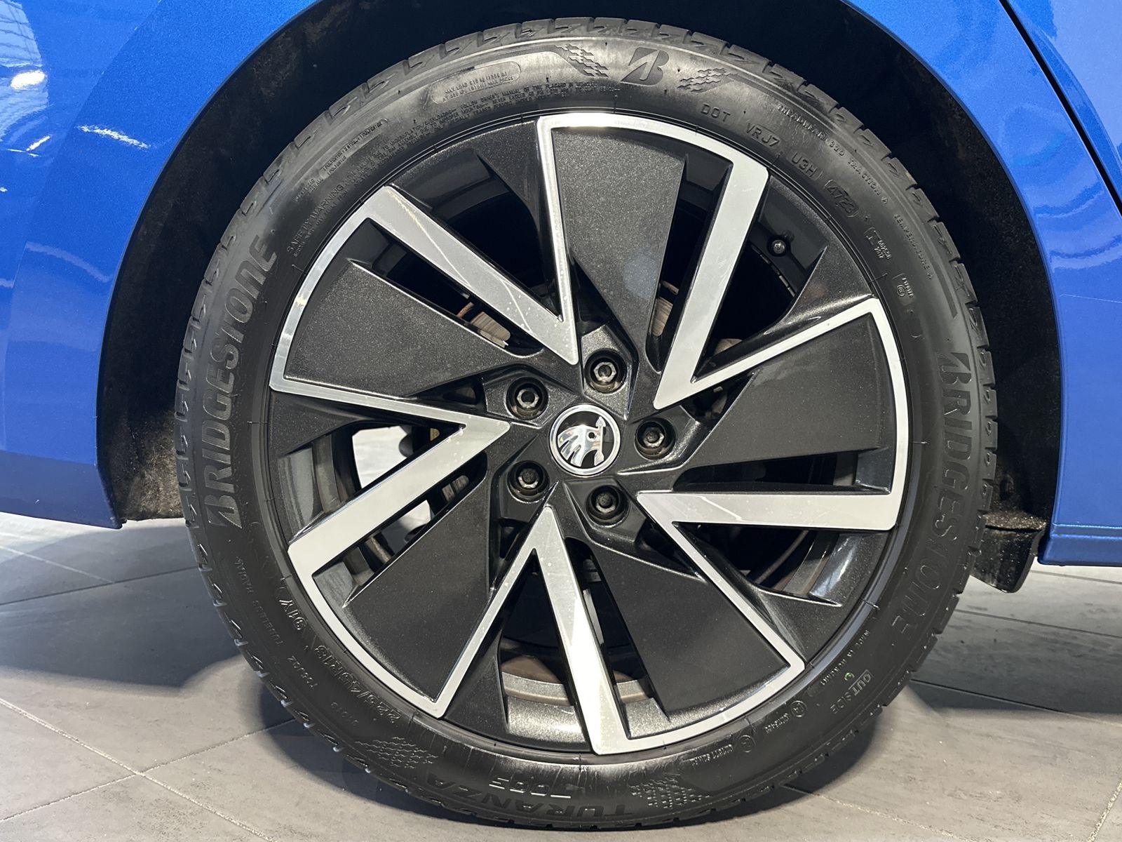 Fahrzeugabbildung SKODA Octavia Combi 4x4 Sportline NAV+LED+PANO+HEAD-UP