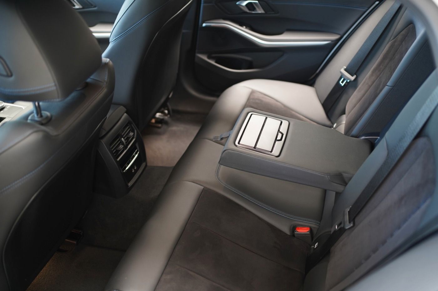 Fahrzeugabbildung BMW 330dA M Sport +Komfortzugang+Akustikglas+LED+