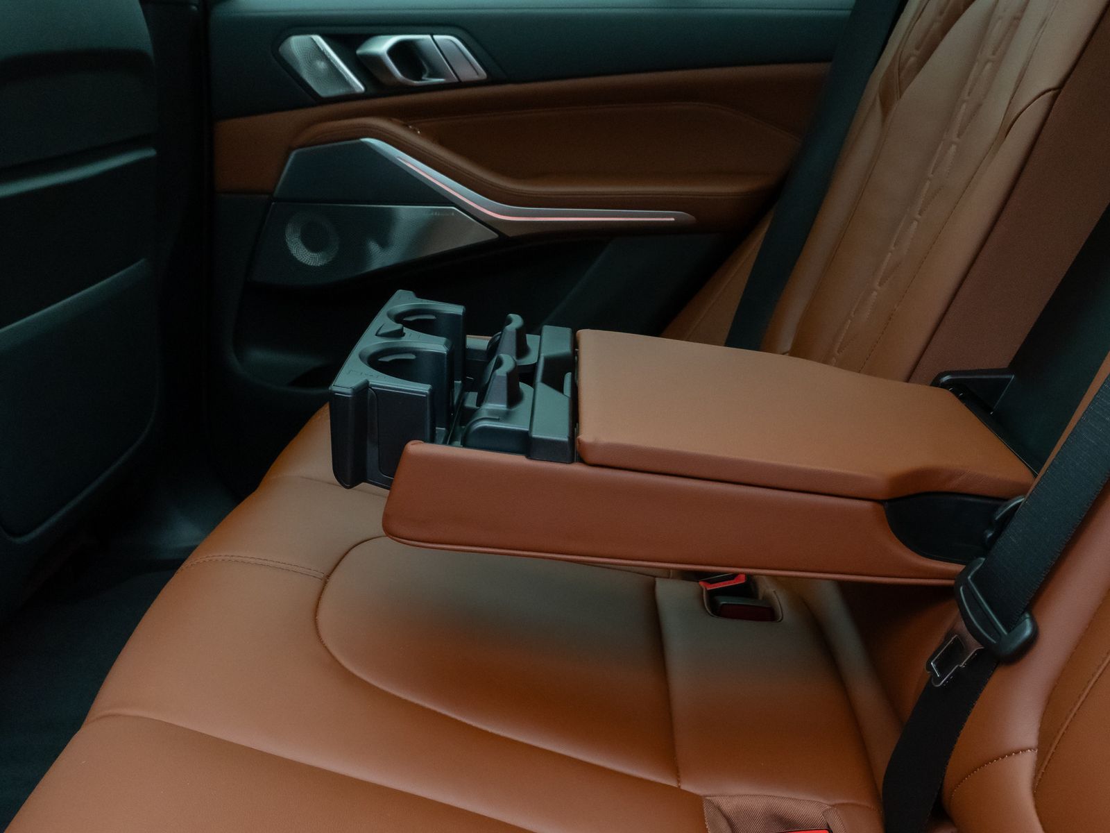 Fahrzeugabbildung BMW X5 xD40d M Sport Panorama Laser 360°B&W HUD 22"