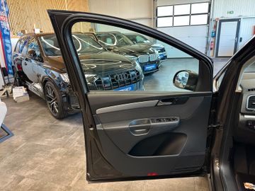 Volkswagen Sharan*7-Sitzer*3-ZONEN*SZHZ*NAVI*TEMPO*AHK*PDC