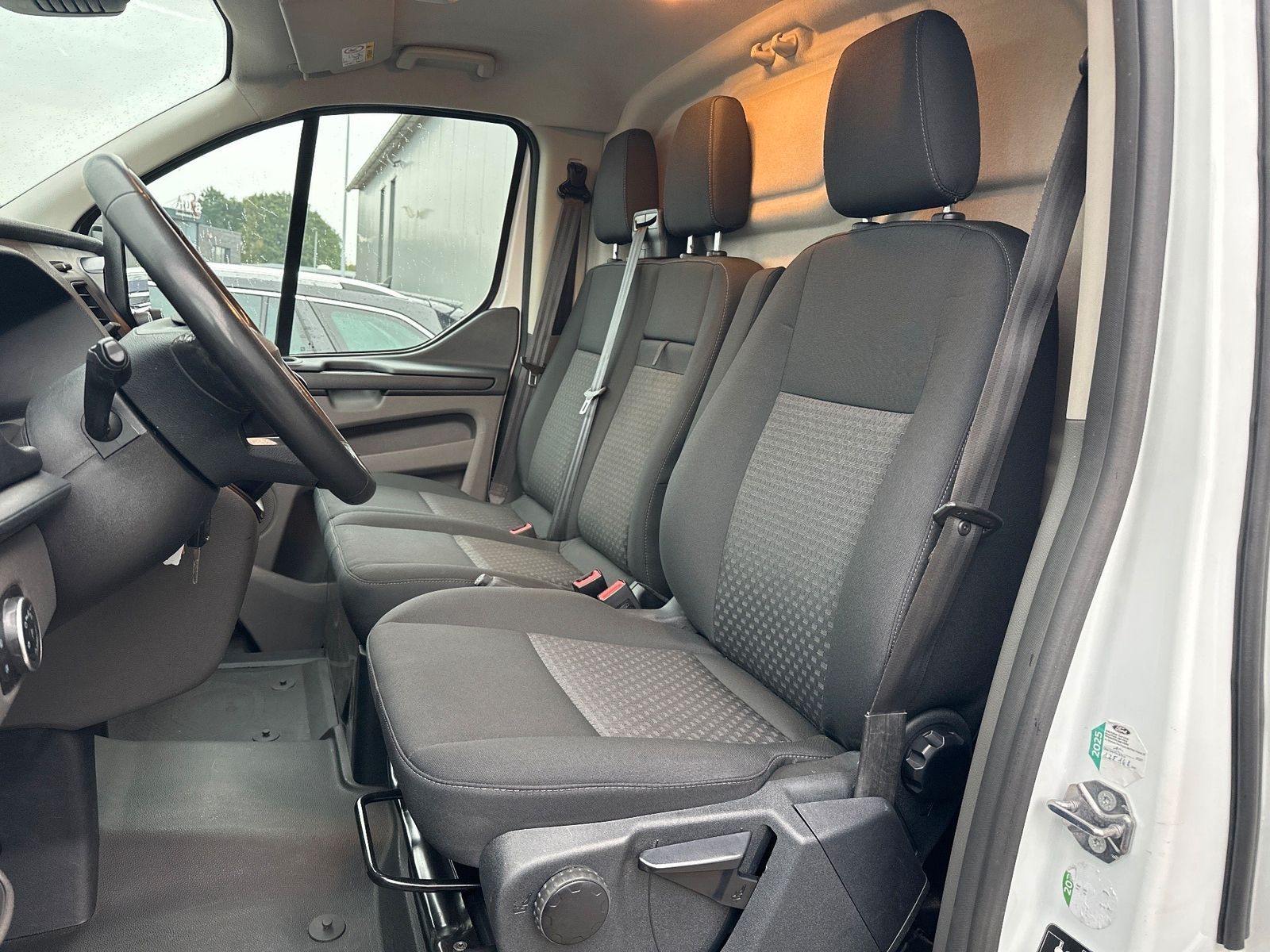 Fahrzeugabbildung Ford Transit Custom 280 L1H1 SORTIMO+NAV+KAMERA+PDC