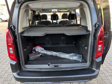 Fahrzeugabbildung Citroën Berlingo Shine M XTR HEAD UP PANO NAVI TEMPOMAT