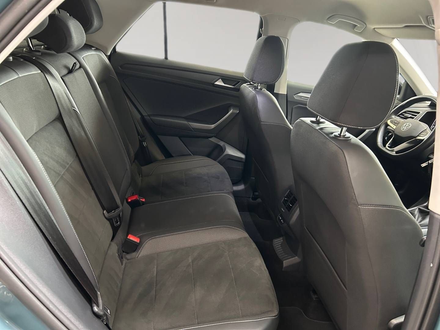 Fahrzeugabbildung Volkswagen T-Roc 1.5 TSI | CarPlay | Dachrehling | LED |