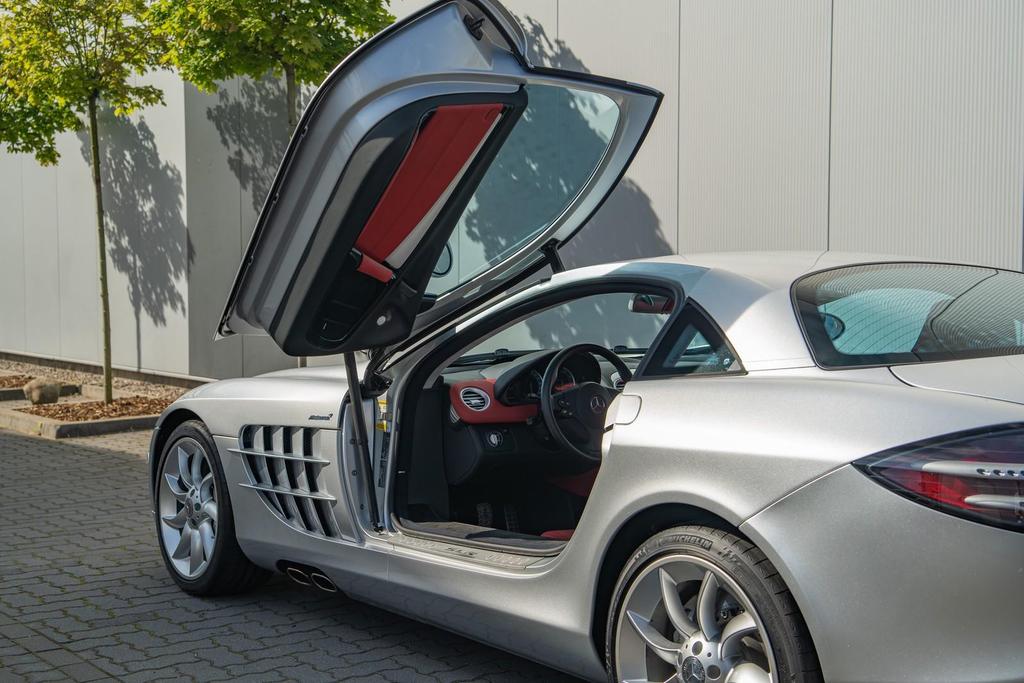 Mercedes-Benz SLR
