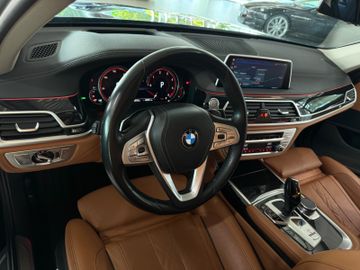 Fahrzeugabbildung BMW 740d xDr Glasdach ACC HUD HI-FI Ferngest.Parken