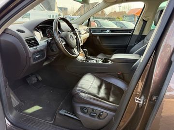 Volkswagen Touareg - 11