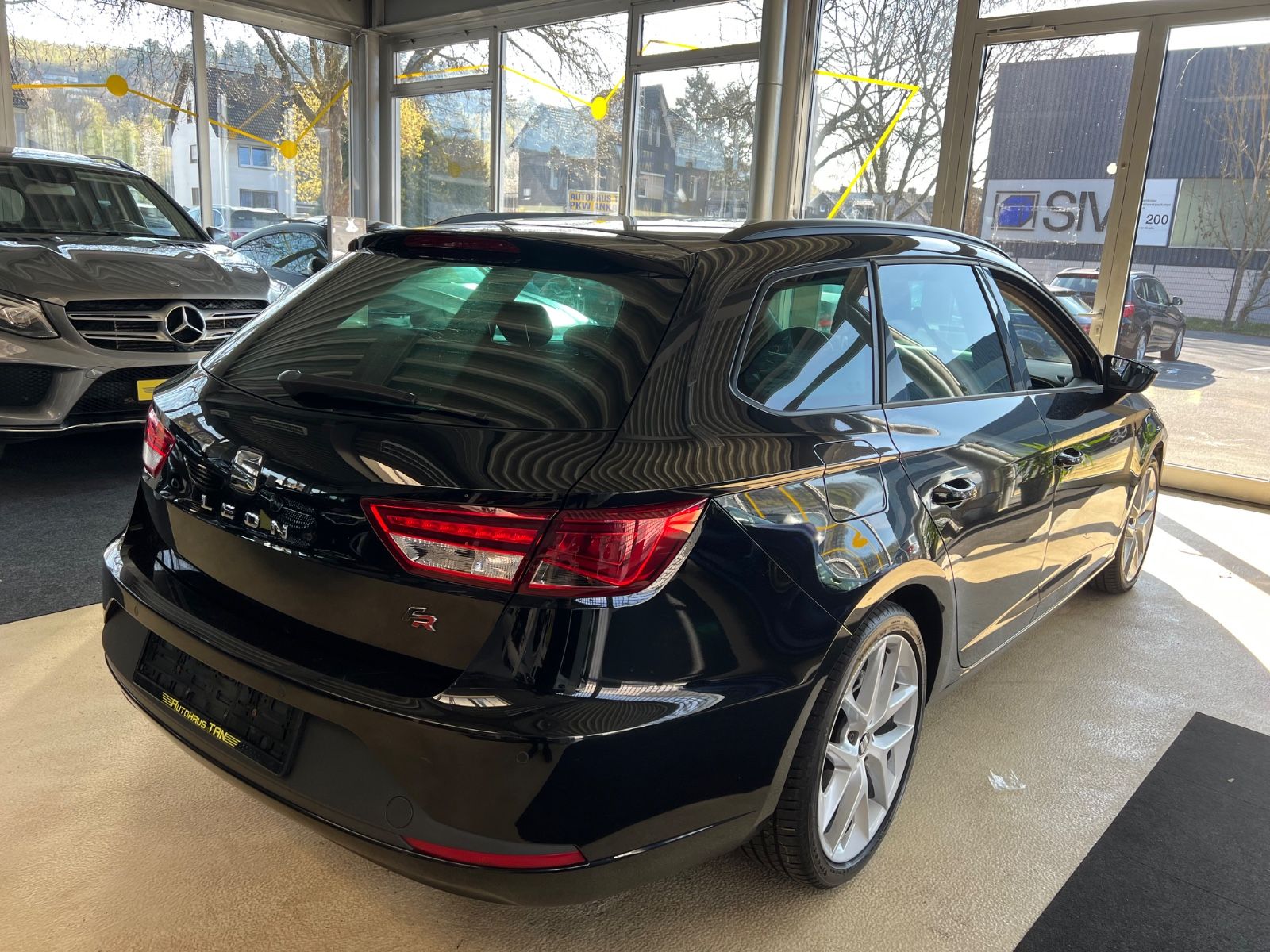 Fahrzeugabbildung SEAT Leon ST FR *LED*NAVI*BLUETOOTH*SITZHEIZUNG*