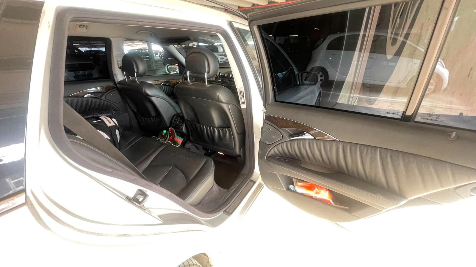 Mercedes-Benz E320 2004 — photo 11