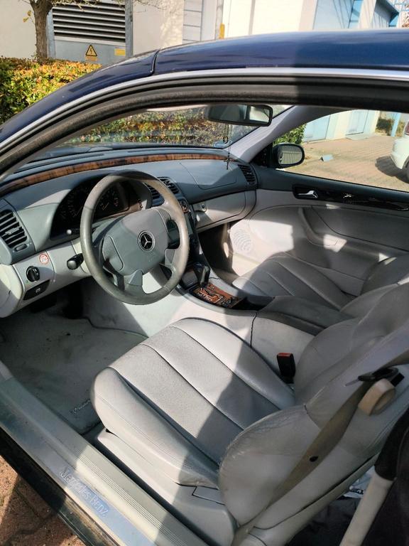 Mercedes-Benz CLK 320