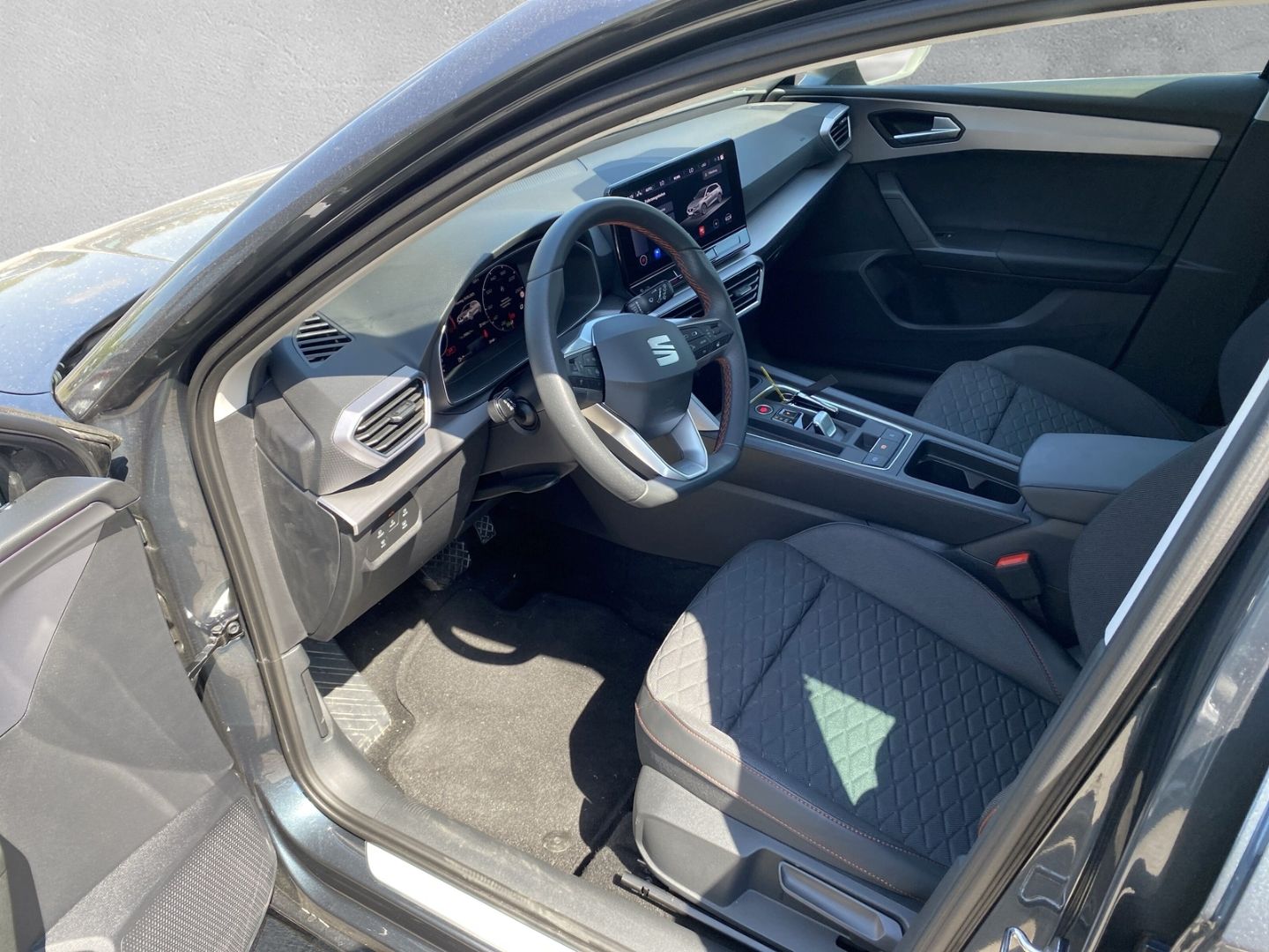 Fahrzeugabbildung SEAT Leon Sportstourer FR 2.0 TDI EU6d Navi Digitales