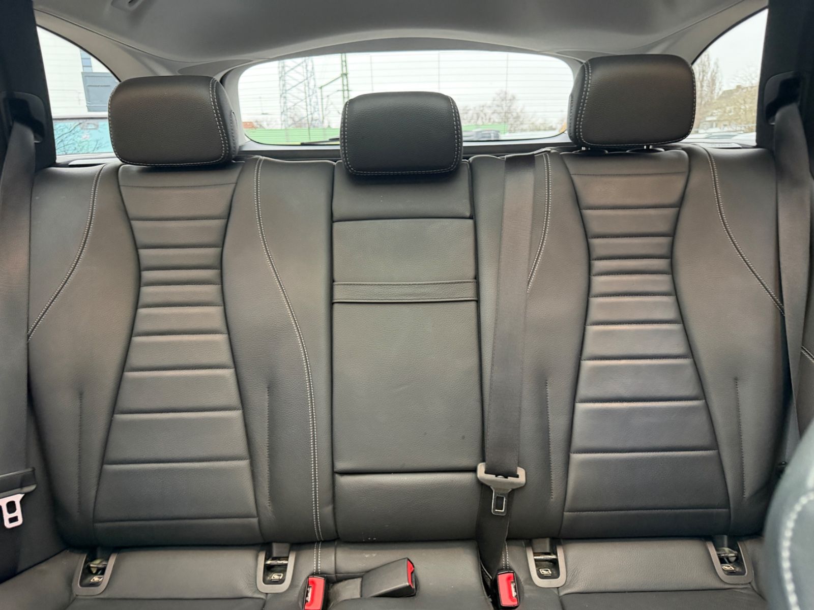 Fahrzeugabbildung Mercedes-Benz E 220d T BURMESTER*PANO*LEDER*ACC*MUTLIBEAM*LED