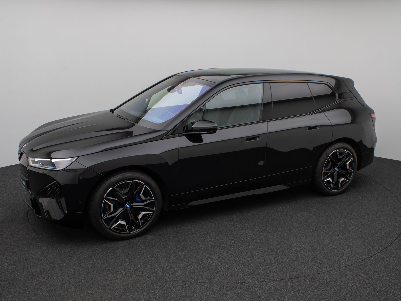 Fahrzeugabbildung BMW iX M60 Panorama 360°Laser B&W SoftCl Massage 22"
