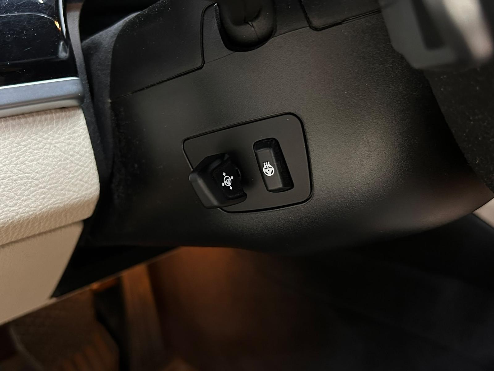 BMW 550i Touring | 408 ch | BVA | Affichage tête haute | Chauffage auxiliaire | Sièges chauffants avant/arrière | Soft Close | Attelage fixe