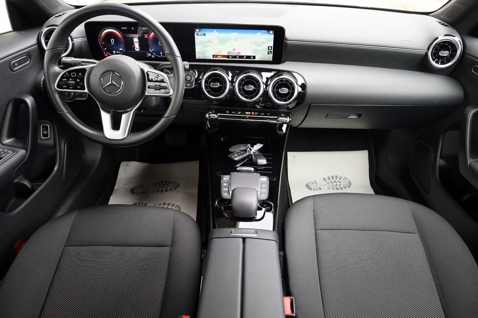 Fahrzeugabbildung Mercedes-Benz CLA 200 d, Navi, SH, Carplay, Kamera, Widescreen