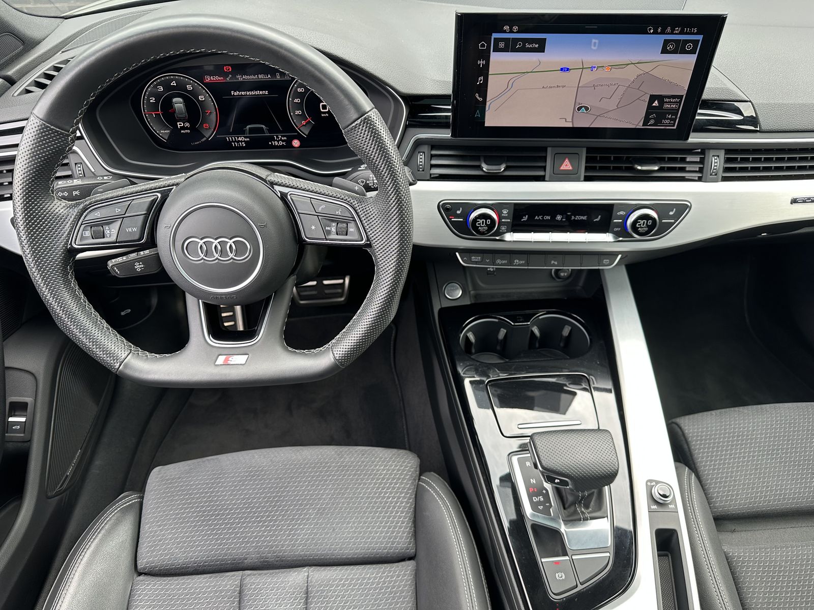 Fahrzeugabbildung Audi A4 Avant 45 TFSI Qu S-Line Black NAV+LED+PANO+VC