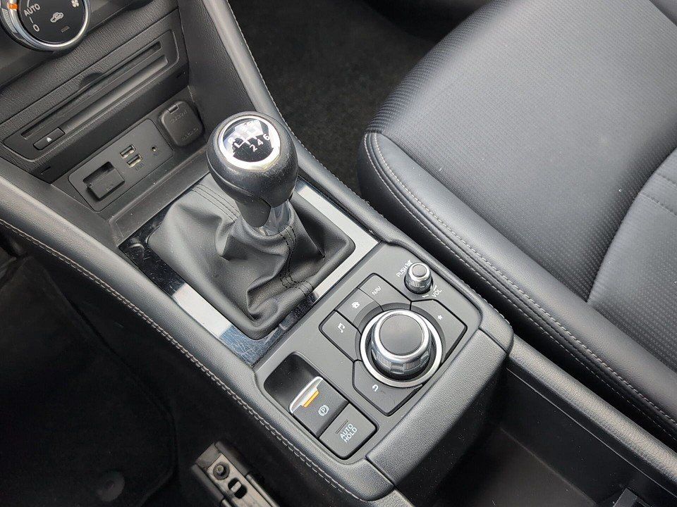Fahrzeugabbildung Mazda CX-3 SKY-G 121 SPORTS GARANTIE NAV+KAM+SHZ+KLIMA