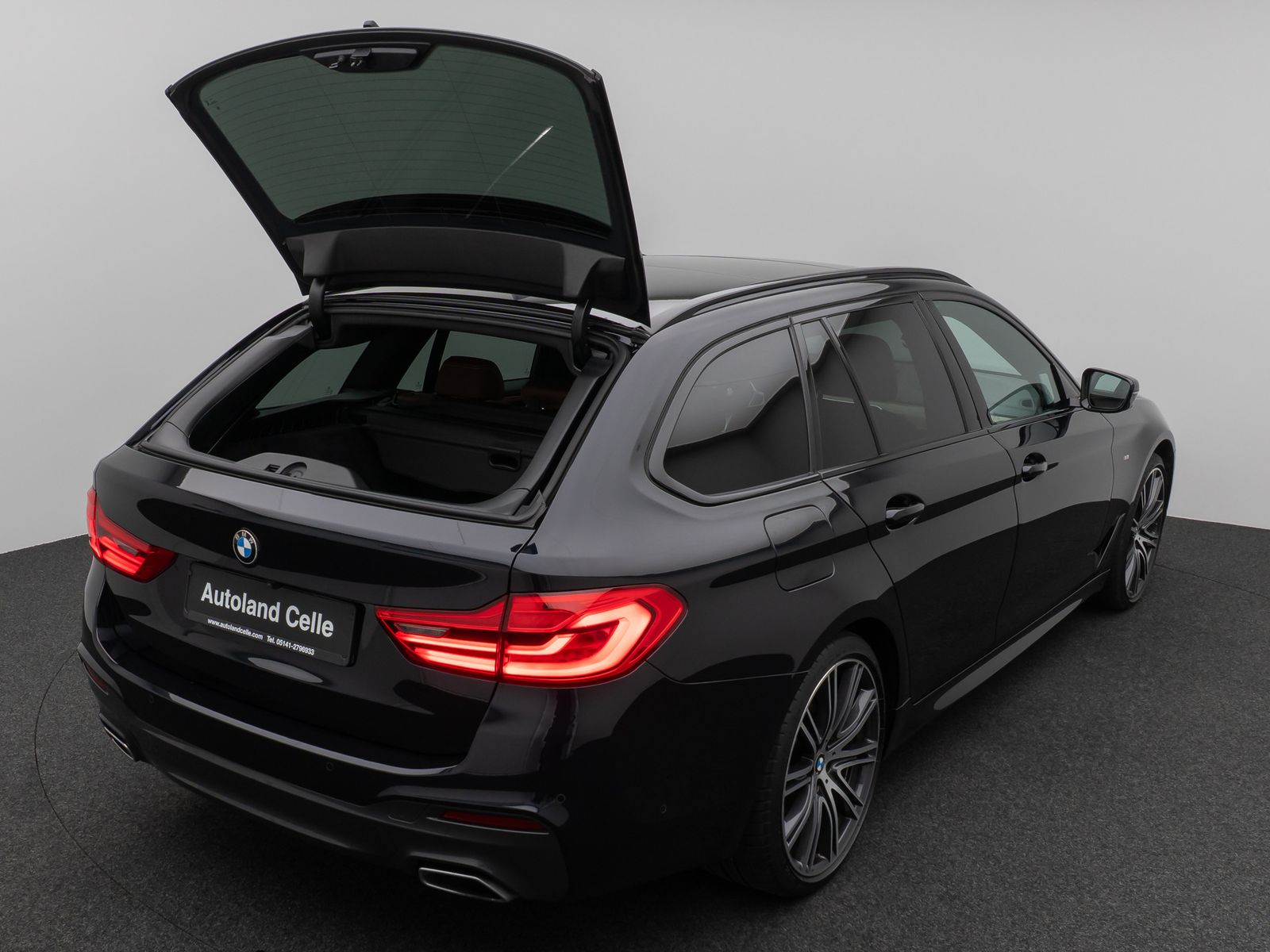 Fahrzeugabbildung BMW 540d xD M Sport Panorama 360°HUD B&W NightVision