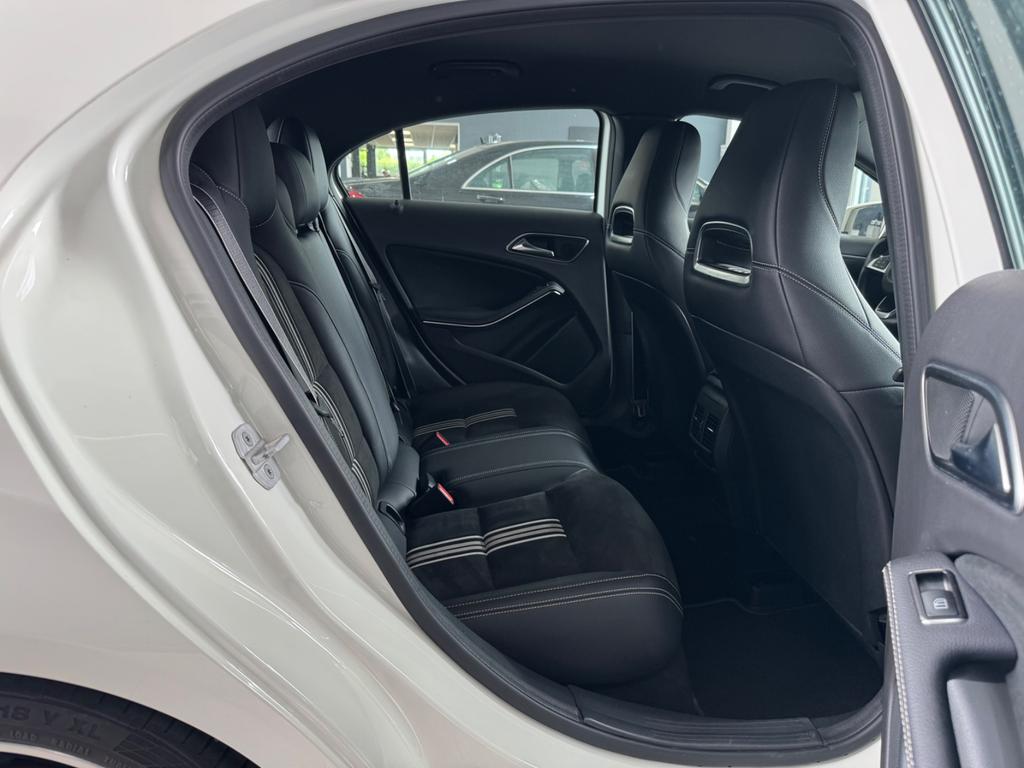 Mercedes-Benz A 220