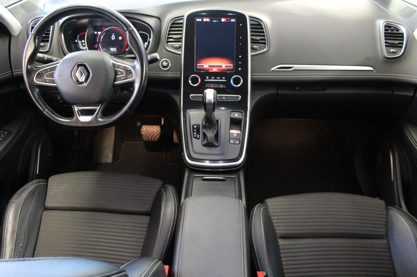 Fahrzeugabbildung Renault Grand Scenic dCi160 EDC*Bose Edition*7-Sitzer*