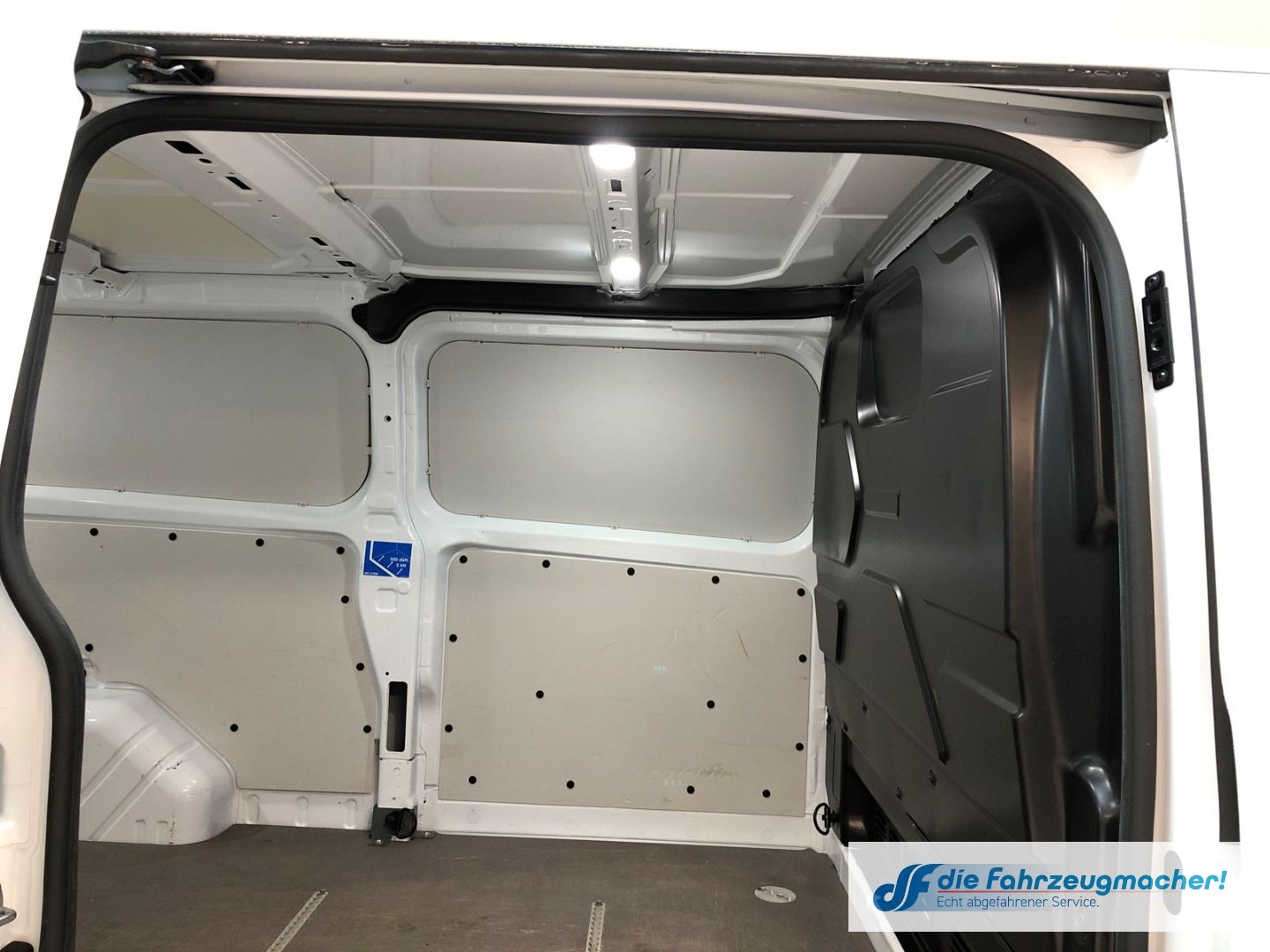 Fahrzeugabbildung Ford Transit Custom Kasten 320 L2 Trend DAB Temp PDCv