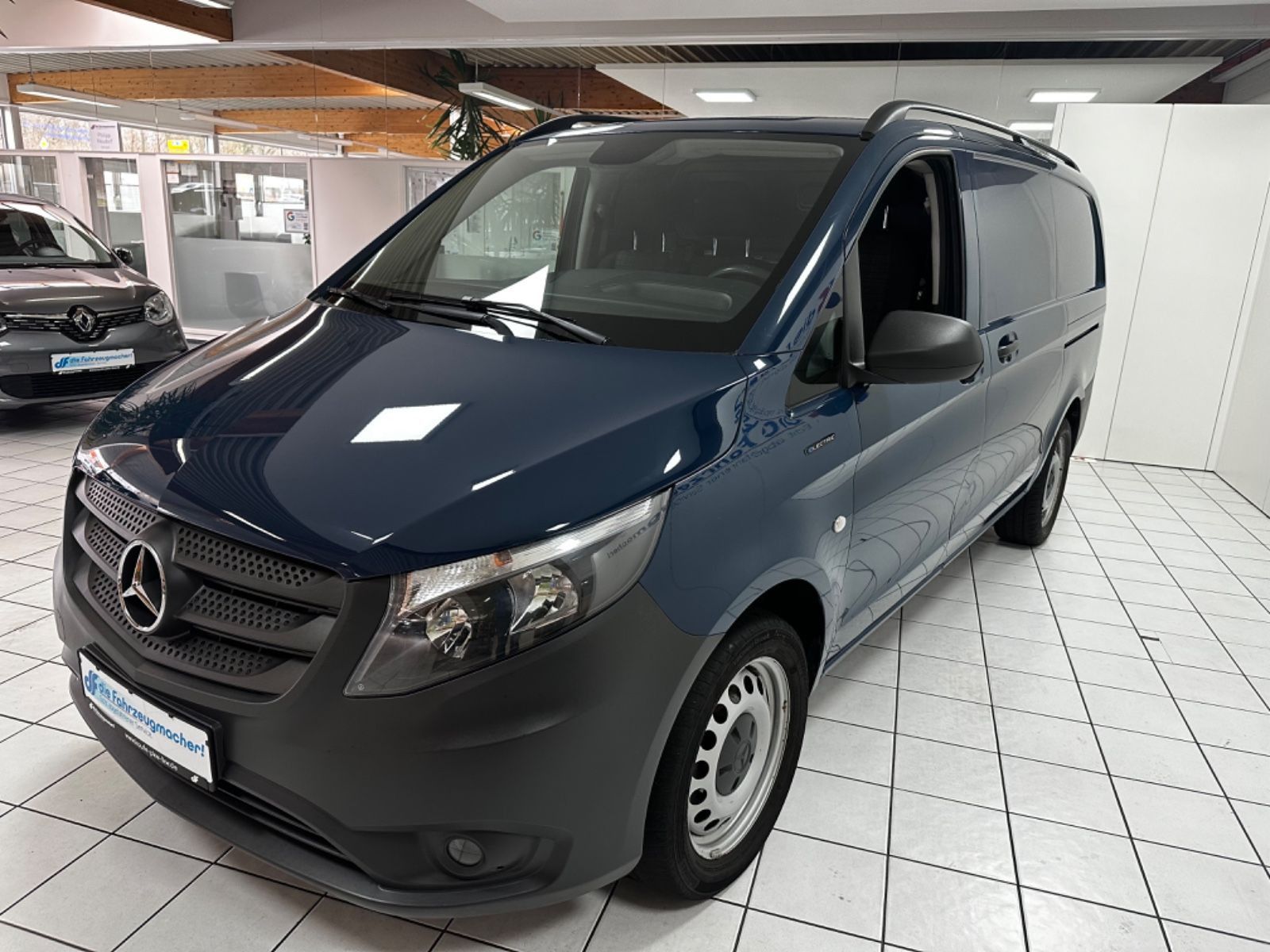 Fahrzeugabbildung Mercedes-Benz Vito Kasten eVito 111lang*Schiebetür.re.li.*PDC