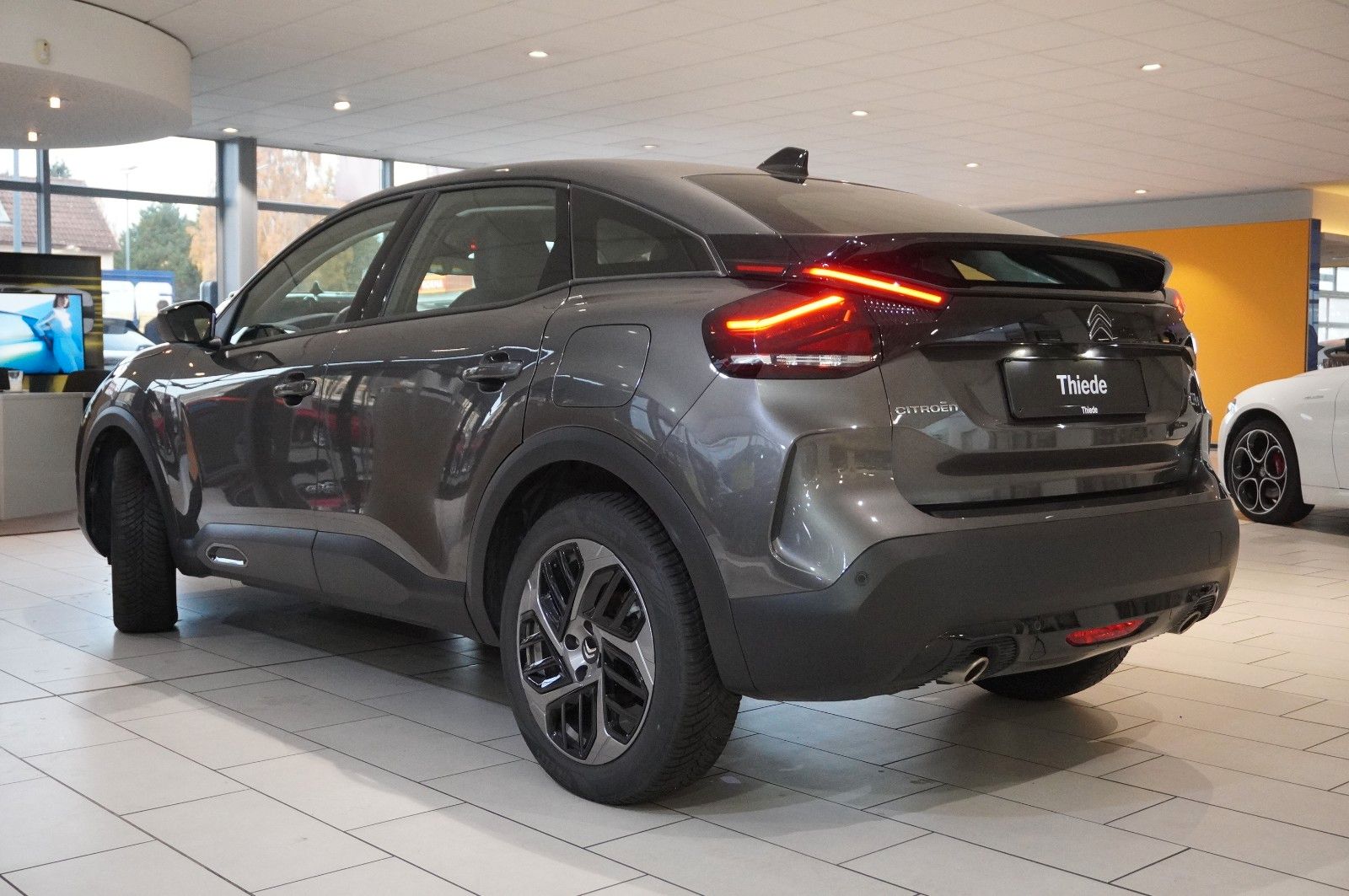 Fahrzeugabbildung Citroën C4 Lim. 1.2T PLUS NAVI/LED/KAMERA/SPORT /VIR/DAB