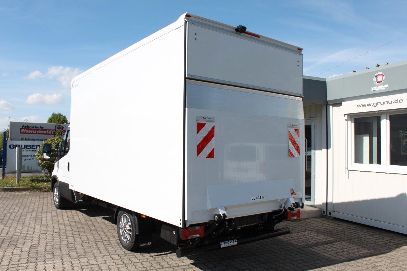 Fahrzeugabbildung Iveco 35S16A8/P Koffer/LBW/Seitentür Voll-LED