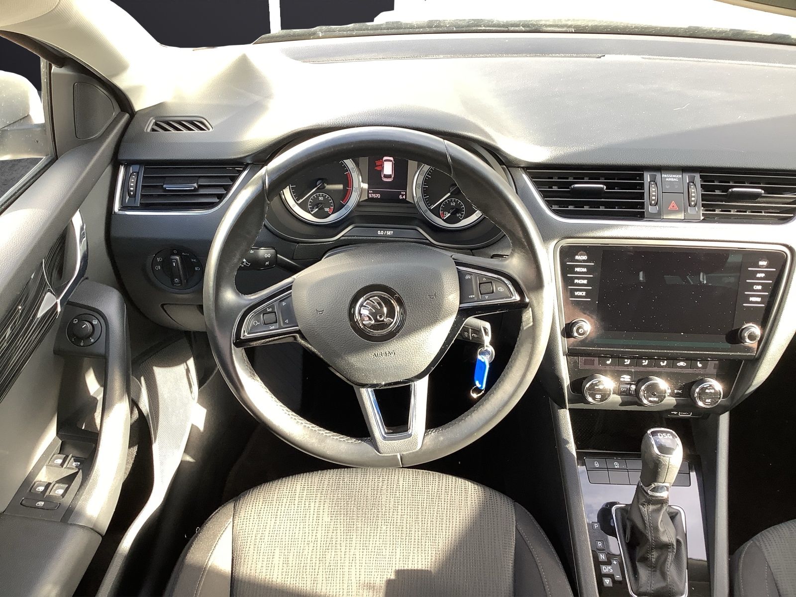 Fahrzeugabbildung SKODA Octavia Combi TSI Style DSG LED Navi GRA PDC SH