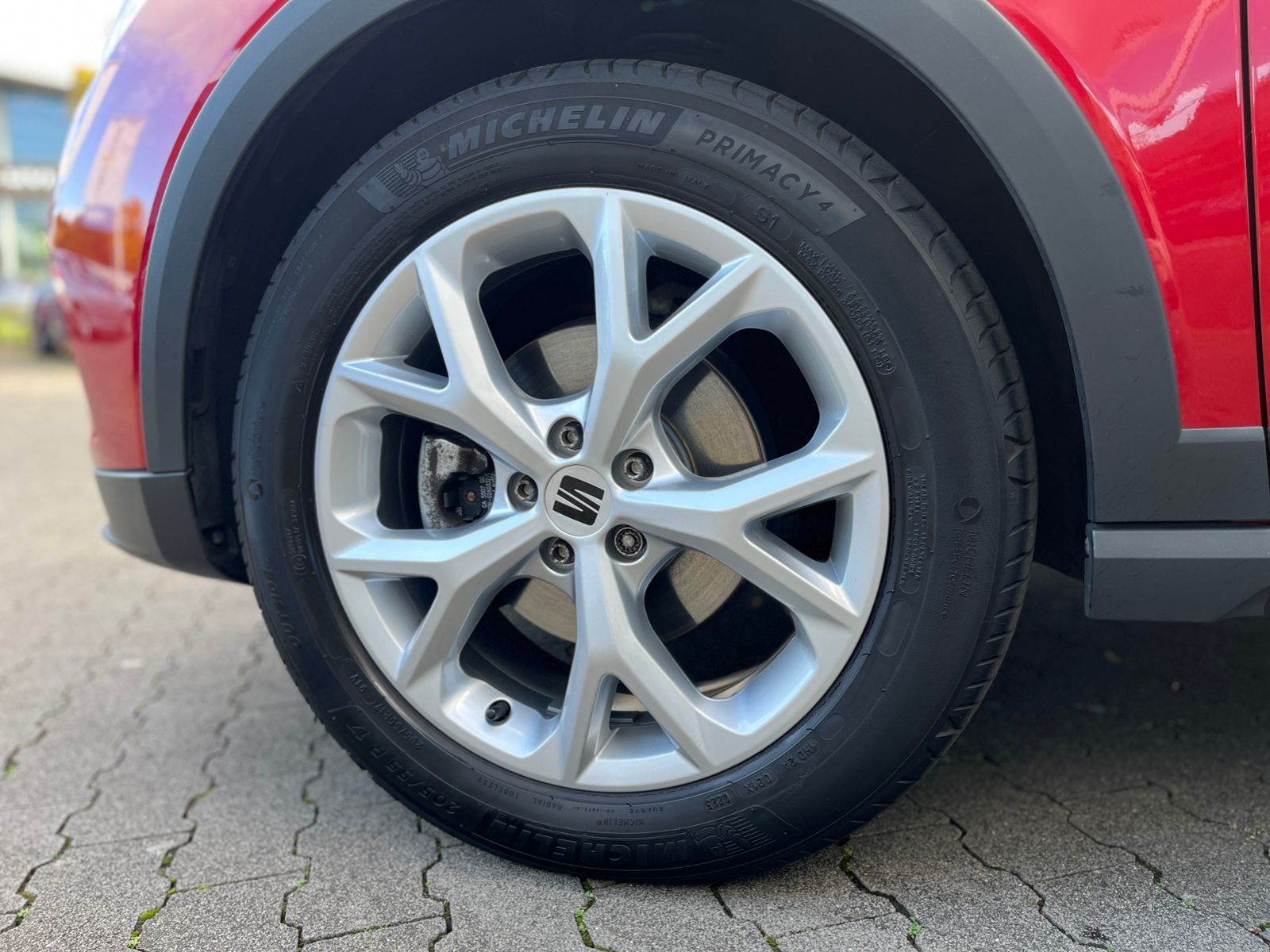 Fahrzeugabbildung SEAT ARONA 1.5 TSI DSG FR KLIMA LED NAV SHZ 17"