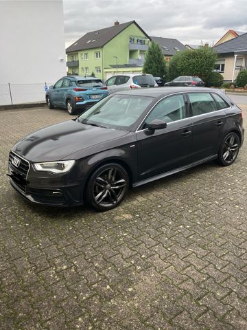 Audi A3 1.4 TFSI S line Sportback Selection 18 Zoll