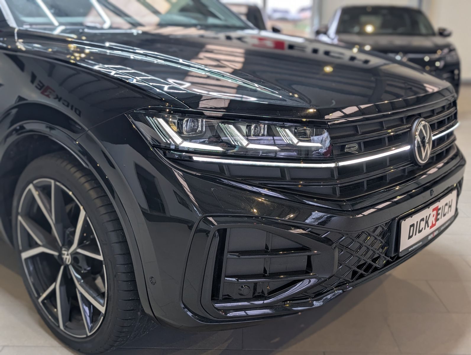 Fahrzeugabbildung Volkswagen Touareg 3.0TDI 4M R-Line VOLL Black 22" UPE 114T