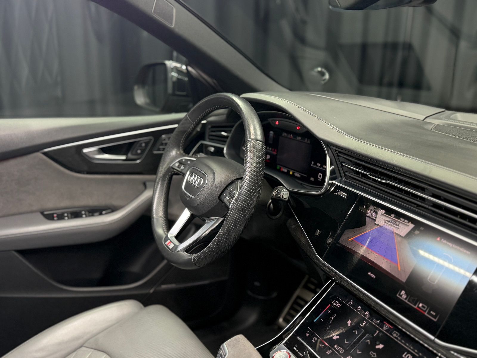 Fahrzeugabbildung Audi SQ8 4.0 TDI quattro|3D BANG&OLUFSEN|RS-SITZE|AHK
