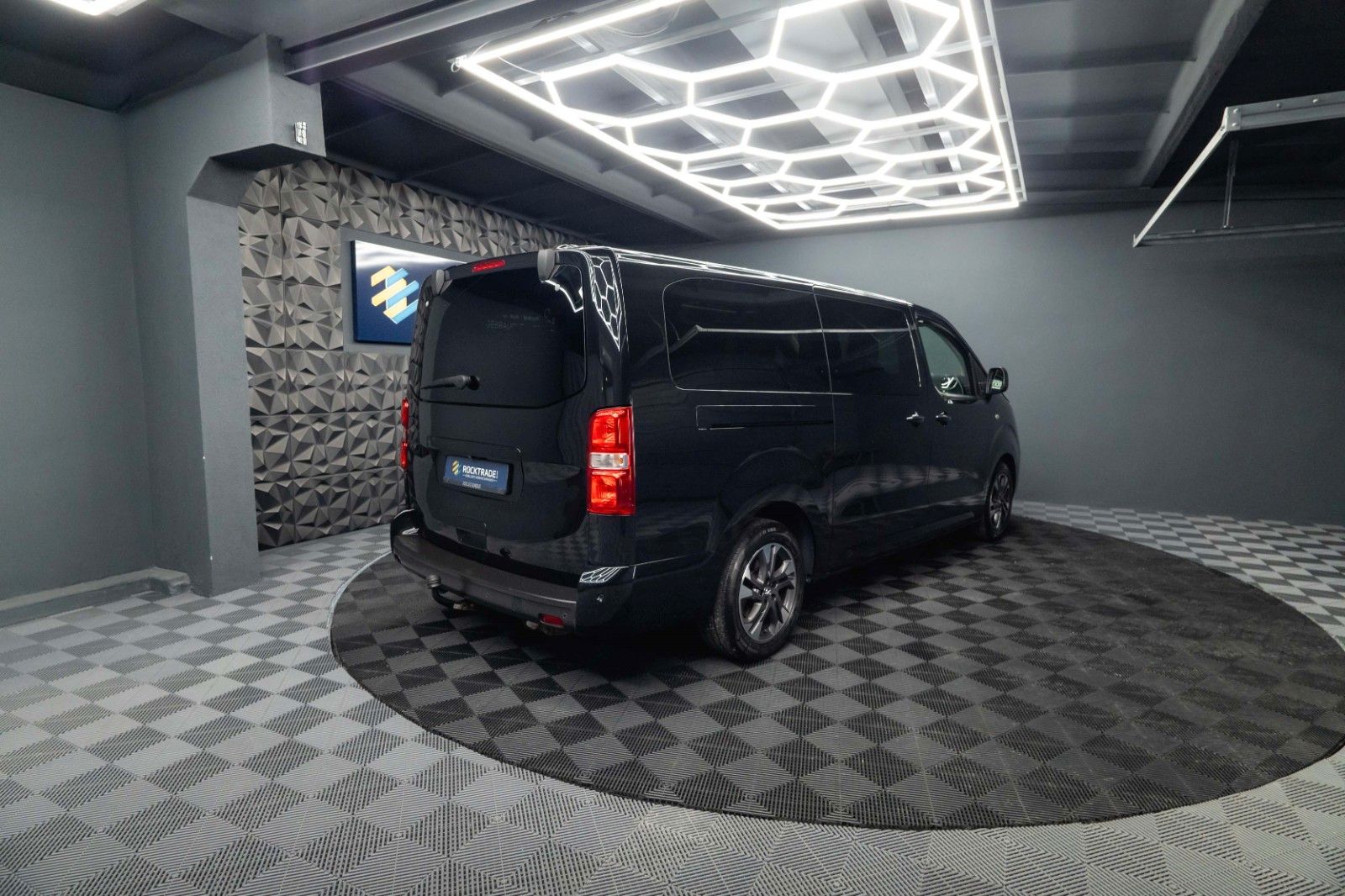 Fahrzeugabbildung Opel Zafira Life Innovation L3 Black Edition *Pano*