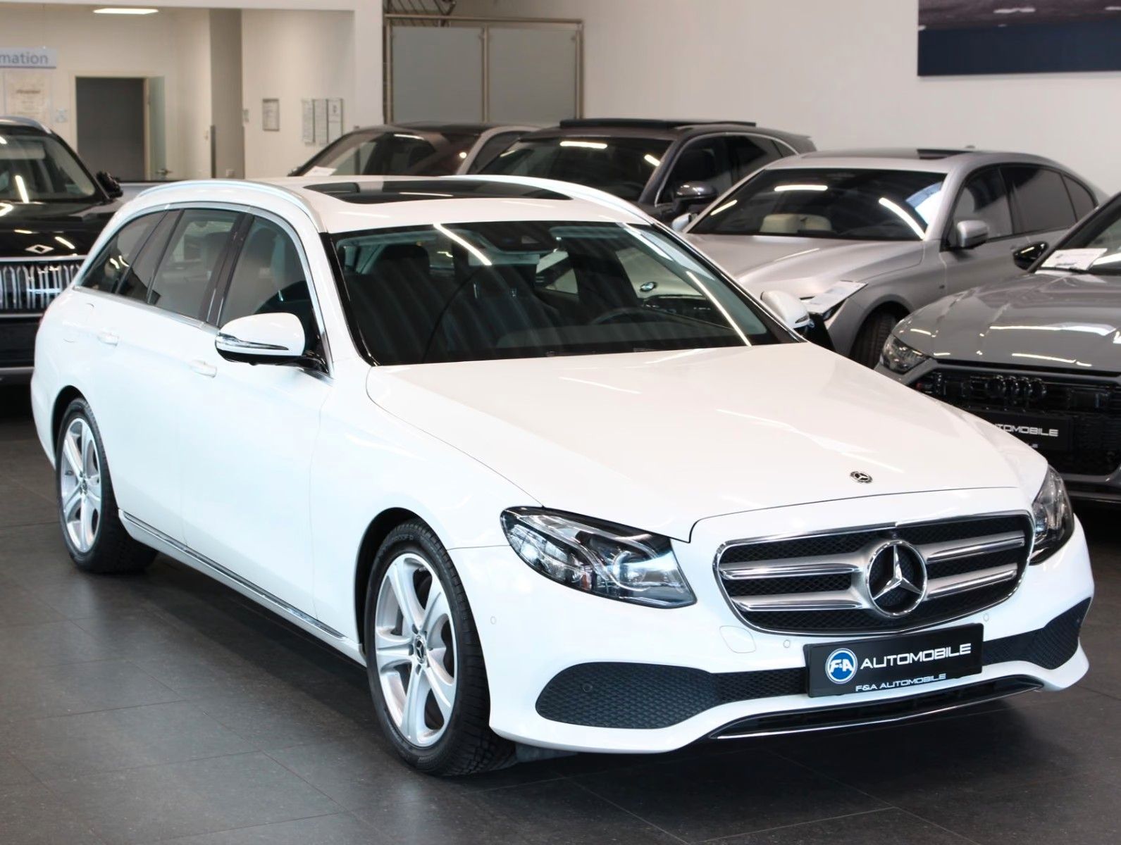 Fahrzeugabbildung Mercedes-Benz E 350 d T Avantgarde 9G 360°+LED+2.Hand