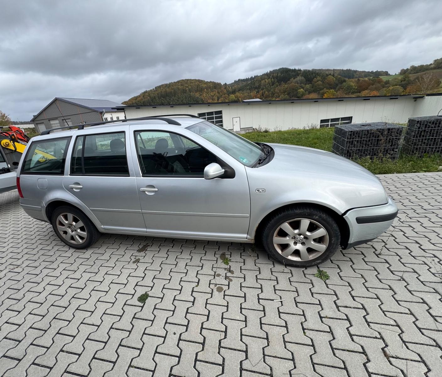 Volkswagen Golf 2004 — rear view