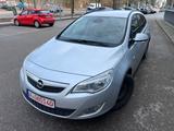 Opel Astra J Sports Tourer Design Edition - Opel Astra aus 2011: Design Edition
