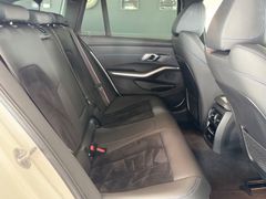 BMW 320 d M Sport /Rückfahrkamera/Carplay/AHK BMW 320 d M Sport /Rückfahrkamera/Carplay/AHK