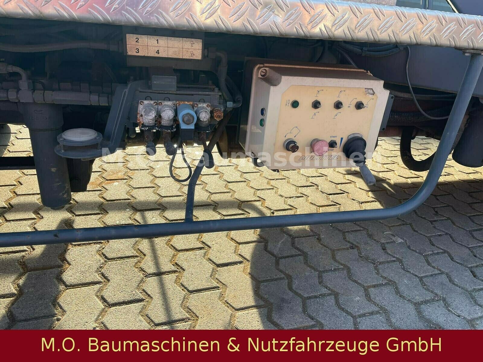 Fahrzeugabbildung Mercedes-Benz 308 cdi Sprinter / 20 m Bühne /