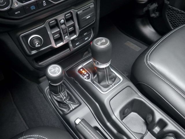 Fahrzeugabbildung Jeep Wrangler Sahara Unlimited 2.0 Plug-In | LED RFK
