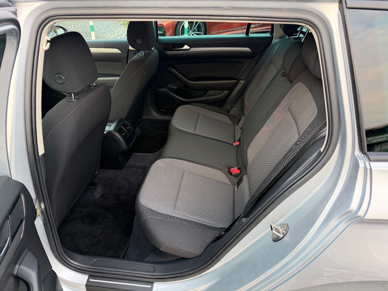 Fahrzeugabbildung Volkswagen Passat Variant 2.0 TDI 1-HAND AHK 6-GANG PDC