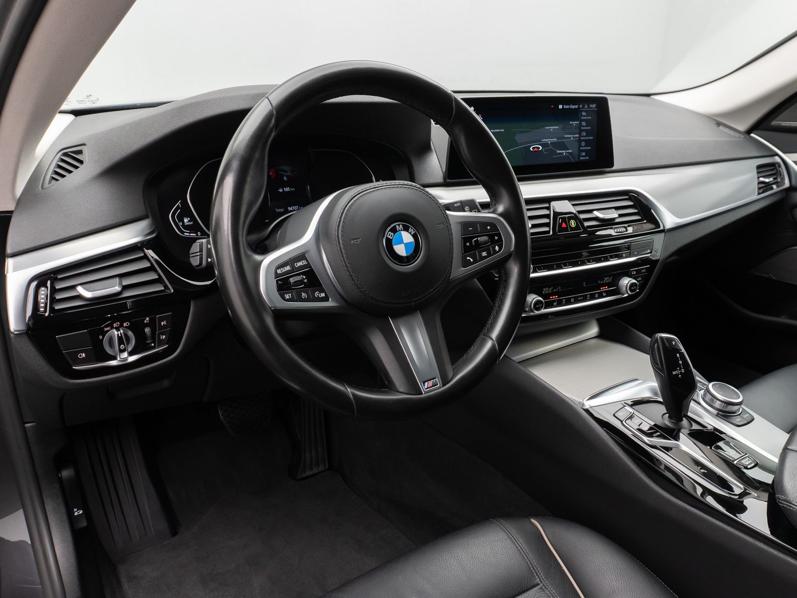 Fahrzeugabbildung BMW 520d xD Kamera HUD DAB H/K Fernlichtassist Alarm