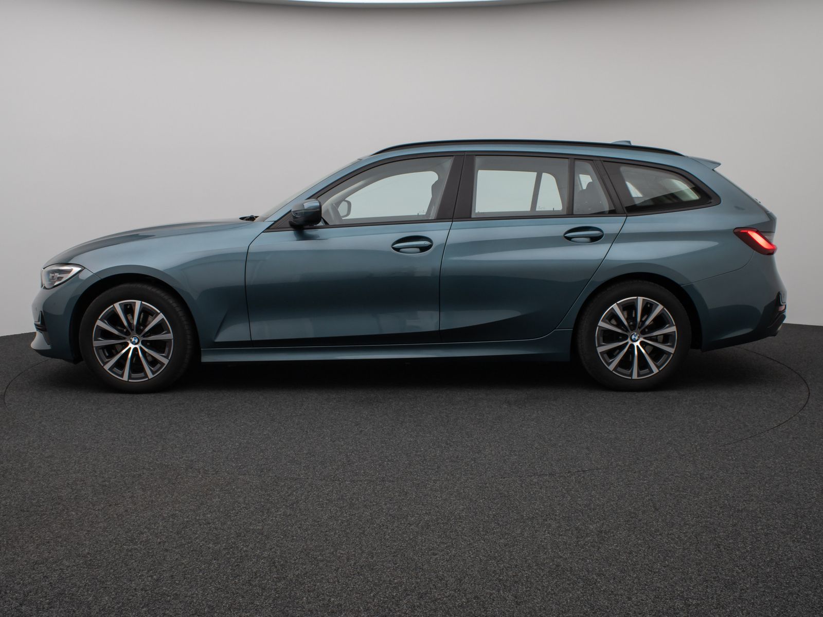 Fahrzeugabbildung BMW 320d Panorama DAB PDC Sitzhzg Geschwindigkeitsre