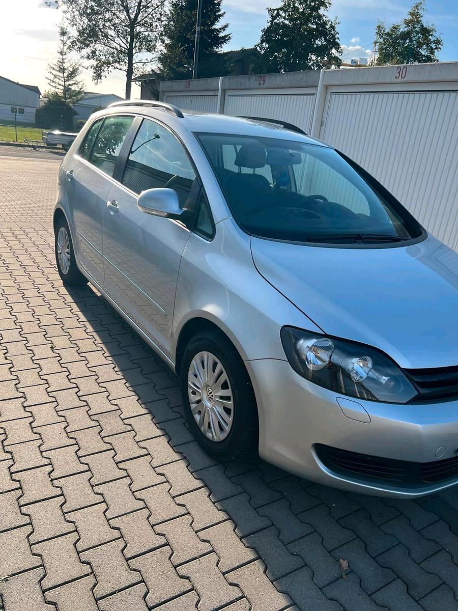 Volkswagen Golf Plus 2009 — interior