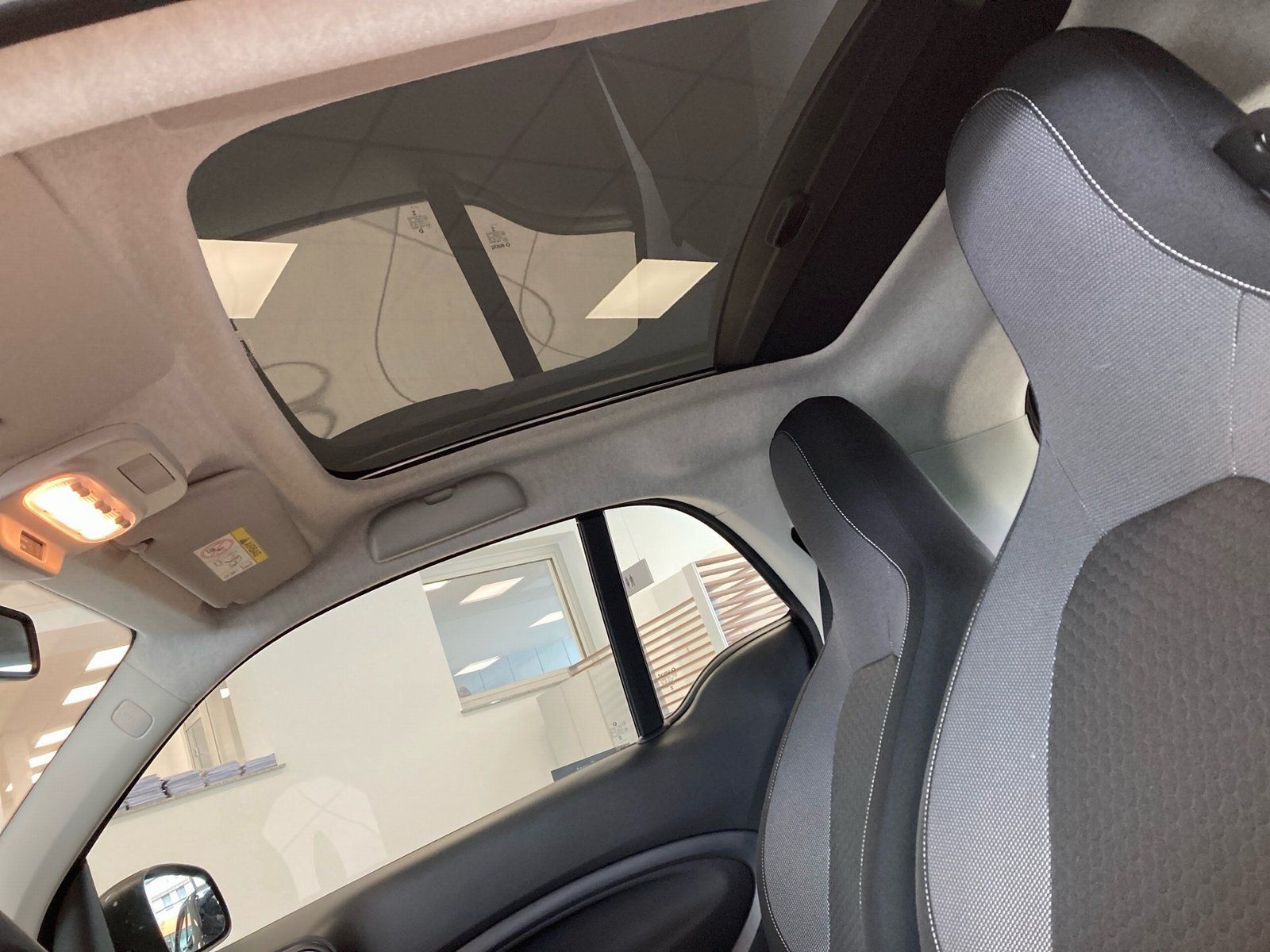 Fahrzeugabbildung Smart smart EQ fortwo Exclusive*Pano*LED*Kamera*22kW*