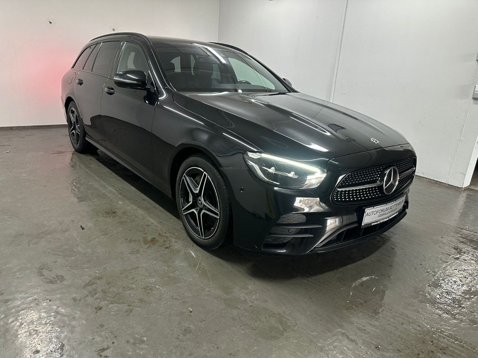 Fahrzeugabbildung Mercedes-Benz E 300 de T Autom. *AMG-LINE*DISTRO*PANORAMA*