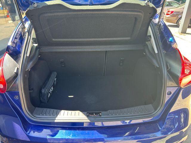 Fahrzeugabbildung Ford Focus 1.5 Autom.Titanium+Navi+Parkpilot+BT+SHZ+