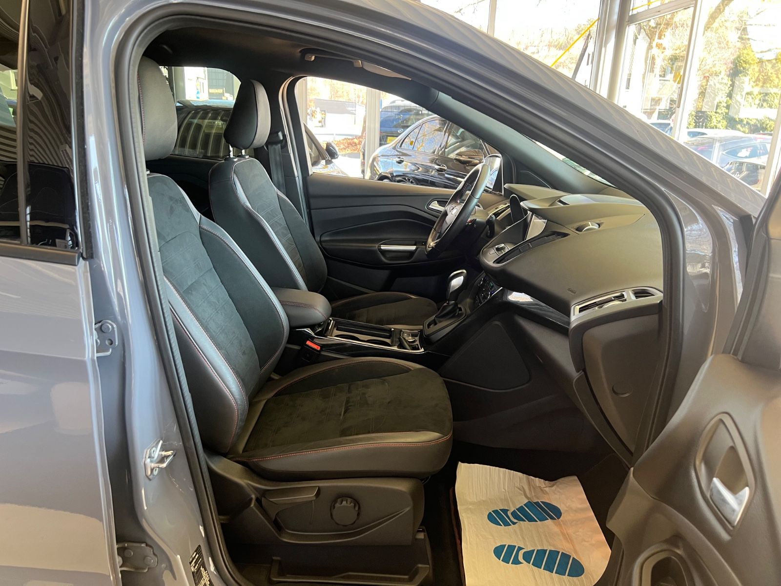 Fahrzeugabbildung Ford Kuga ST-Line Automatik