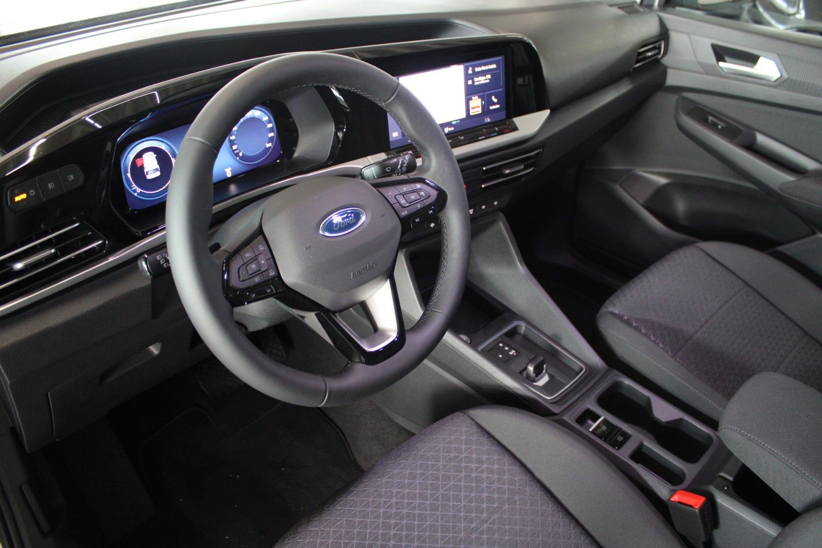 Fahrzeugabbildung Ford Tourneo Connect Titanium 2,0 EcoBlue Automatik