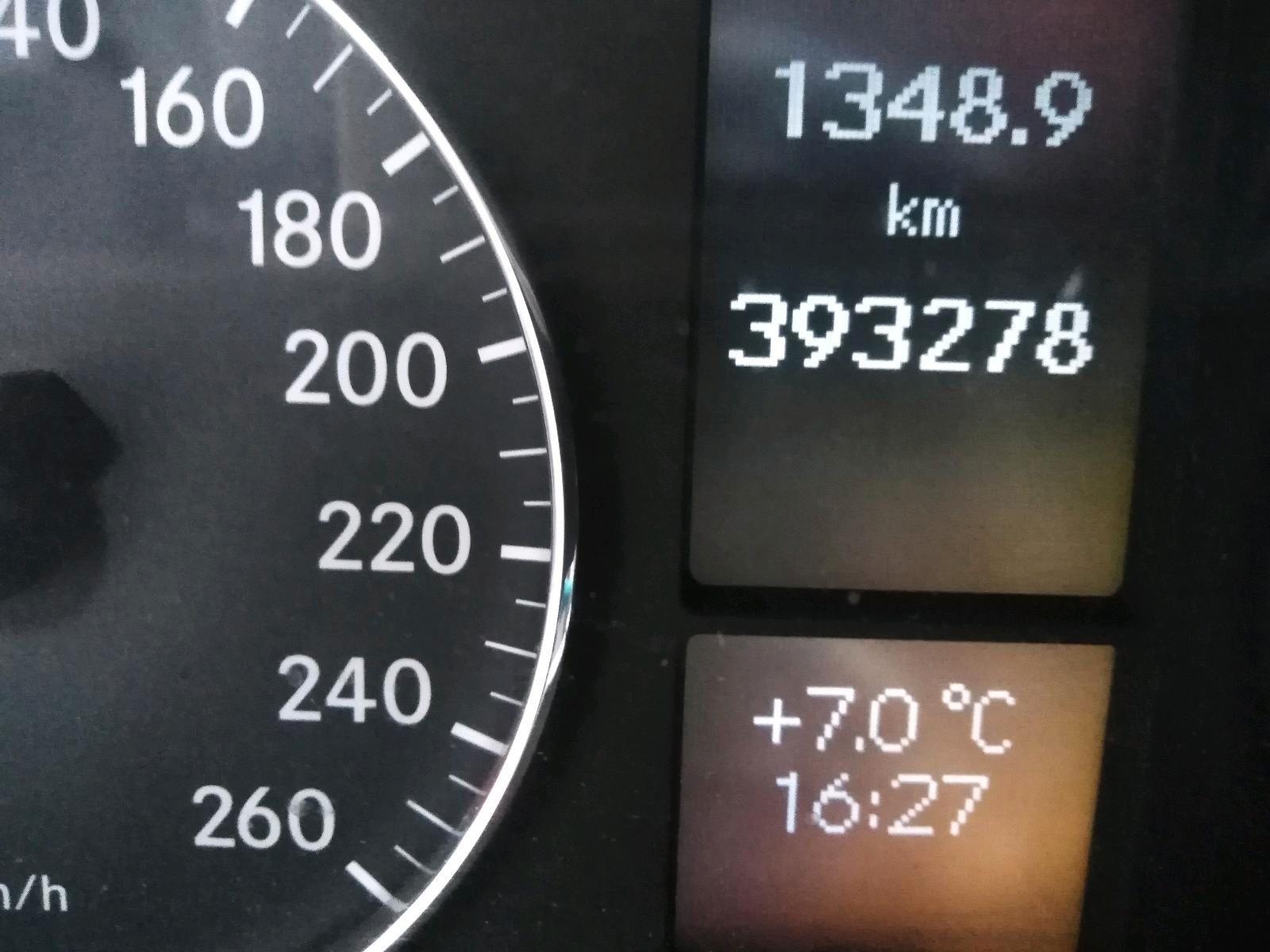 Mercedes-Benz C220 2004 — салон