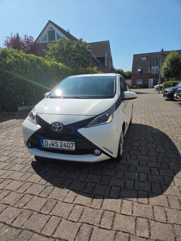 Image of Toyota Aygo (X)